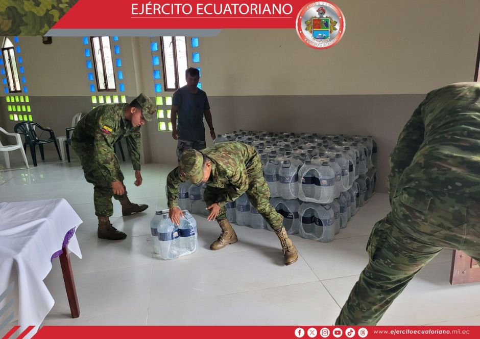 Ejército Ecuatoriano brinda ayuda humanitaria en Salinas