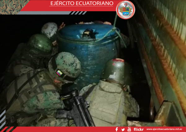 Militares encuentran material hidrocarburífero abandonado en Sucumbíos
