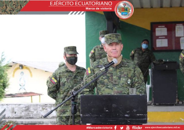 Comandante general del Ejército visitó a unidades de Pastaza y entregó insumos de prevención