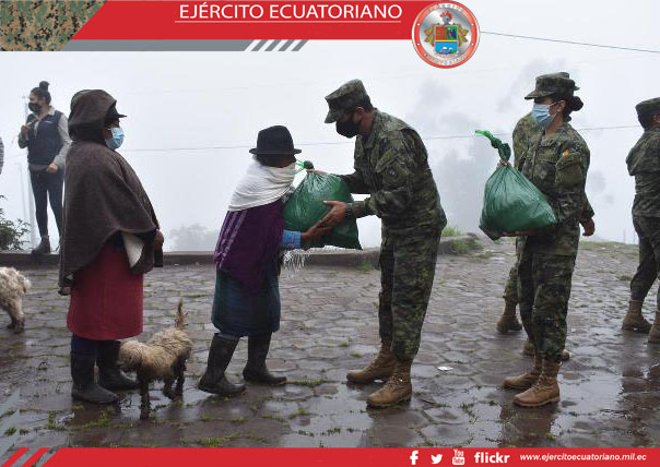 Pobladores del sector de la Armenia en Chimborazo reciben kits alimenticios