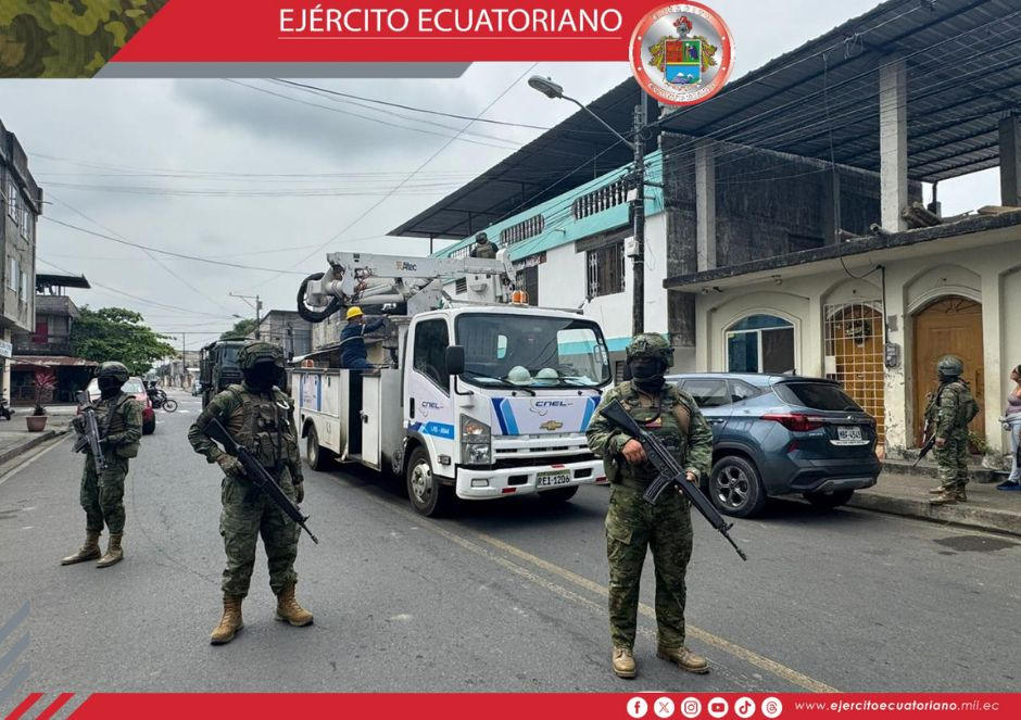 Ejército Ecuatoriano retiró cámaras de videovigilancia ilegales en varios sectores de la ciudad de Babahoyo
