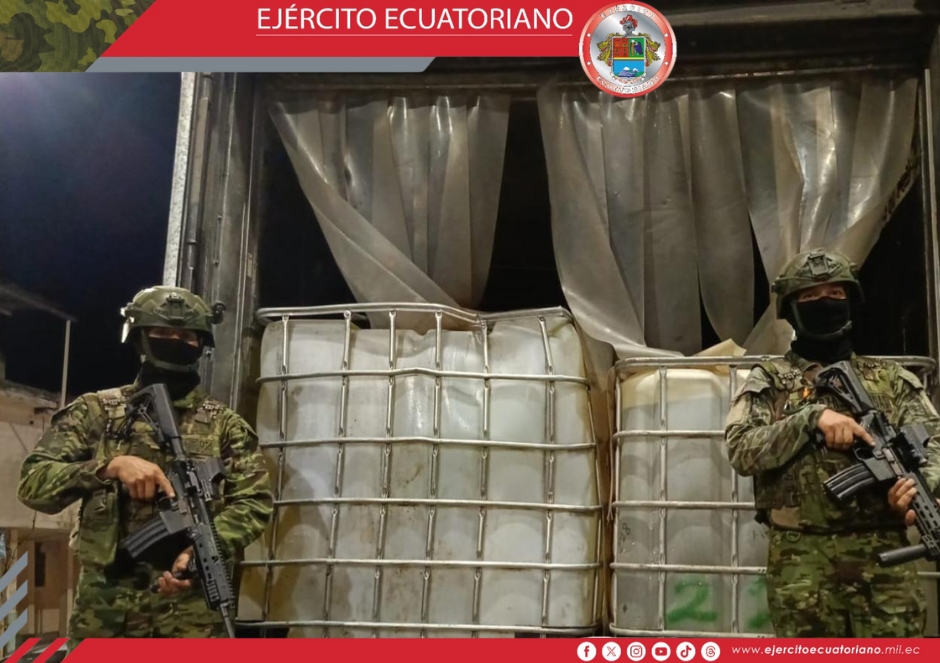 Ejército Ecuatoriano decomisó 6.700 galones de combustible sustraído del poliducto en Esmeraldas
