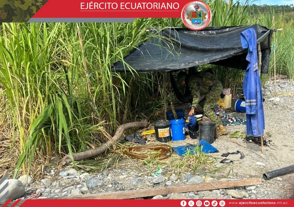 Ejército Ecuatoriano golpea a la minería ilegal en Napo y afecta en medio millón de dólares a grupos delictivos
