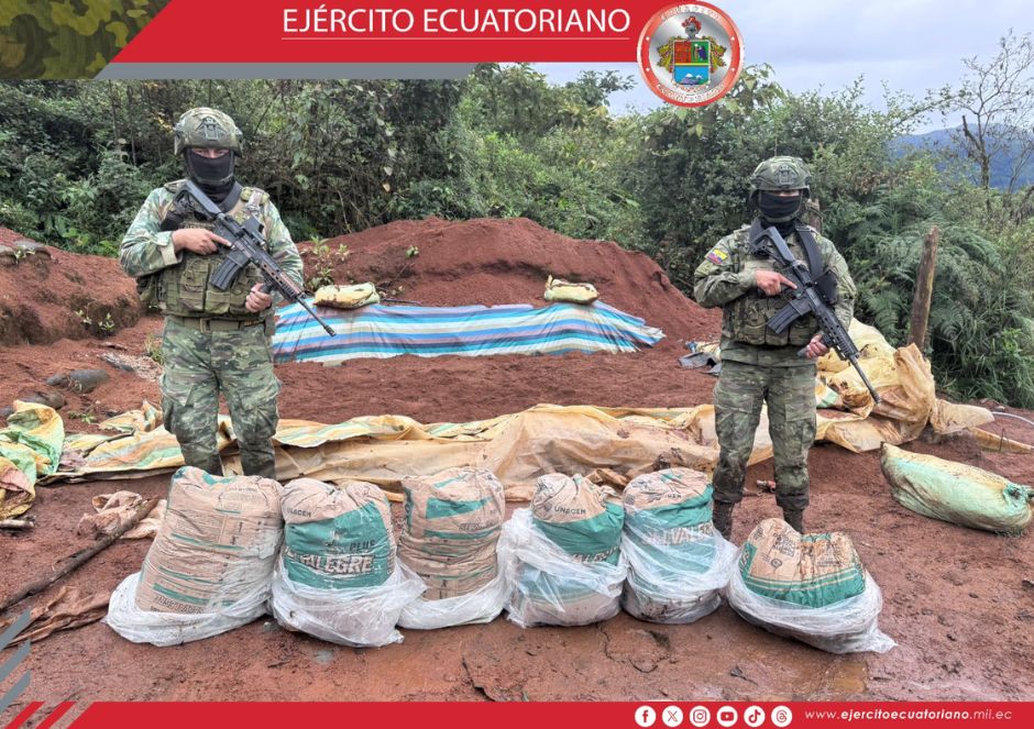 Ejército Ecuatoriano neutraliza material logístico destinado a la minería ilegal en Imbabura 