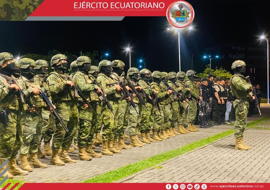 Efectivos militares intensifican controles durante el toque de queda en Sucumbíos