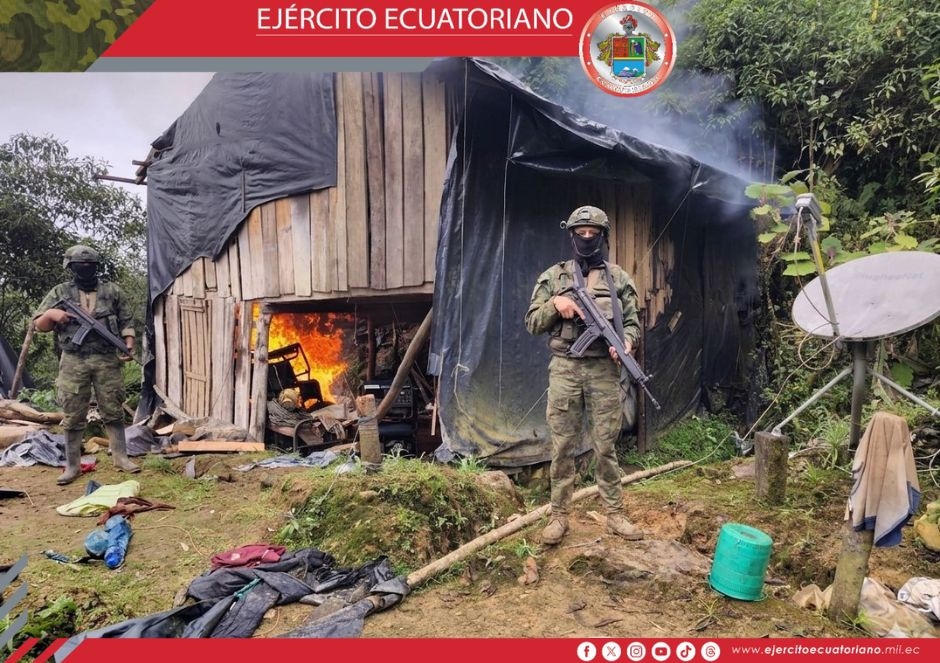 Contundente intervención militar neutraliza campamentos y maquinaría usada en minería ilegal en el Podocarpus