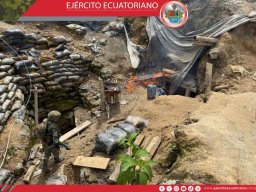 Ejército Ecuatoriano golpea a la minería ilegal en Imbabura y decomisa equipos utilizados para extracción ilícita 