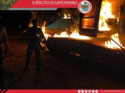 Ejército decomisó 3000 galones de combustible e inhabilitó maquinaria usada en minería ilegal en Zamora Chinchipe