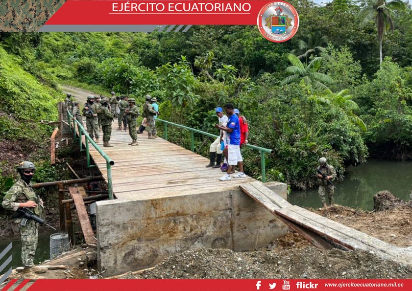 En Mataje Batallón de Ingenieros N.°  68 Cotopaxi colocó puente para servicio de la comunidad