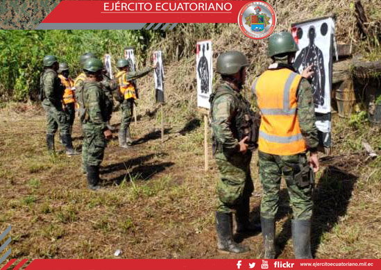 En Sucumbíos y Pastaza unidades realizan prácticas de tiro de fusil