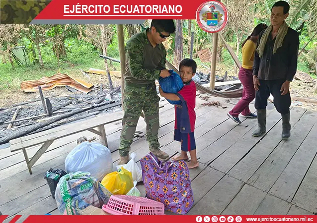 Ejército Ecuatoriano brinda ayuda a familias de Nuevo Rocafuerte