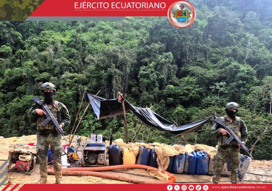 Ejército destruyó maquinaria utilizada en actividades de minería ilegal en Zamora Chinchipe