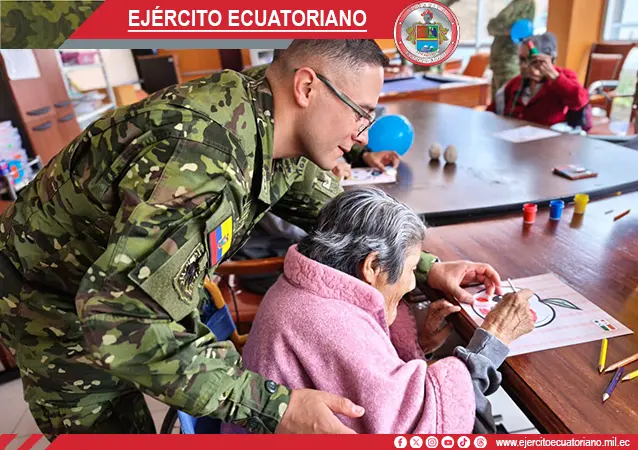 Ejército Ecuatoriano brinda ayuda a adultos mayores de Riobamba