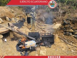 Ejército Ecuatoriano sin descanso contra la minería ilegal en Buenos Aires 